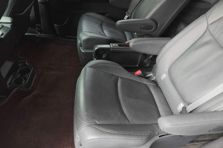 Used Toyota SIENNA 2021 2.5L Hybrid Premium Edition Left Rear Seat