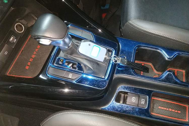 Used Kia Sportage R 2019 2.0L Automatic Smart Luxury Edition Gear Lever