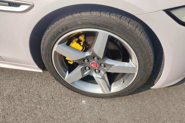 Used Jaguar XE 2015 2.0T 200 PS R-Sport