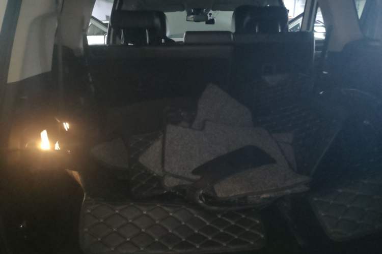 Used GAC Trumpchi GS8 2017 320T Two-Wheel Drive Luxury Smart Connectivity Version (7 Seats) Trunk