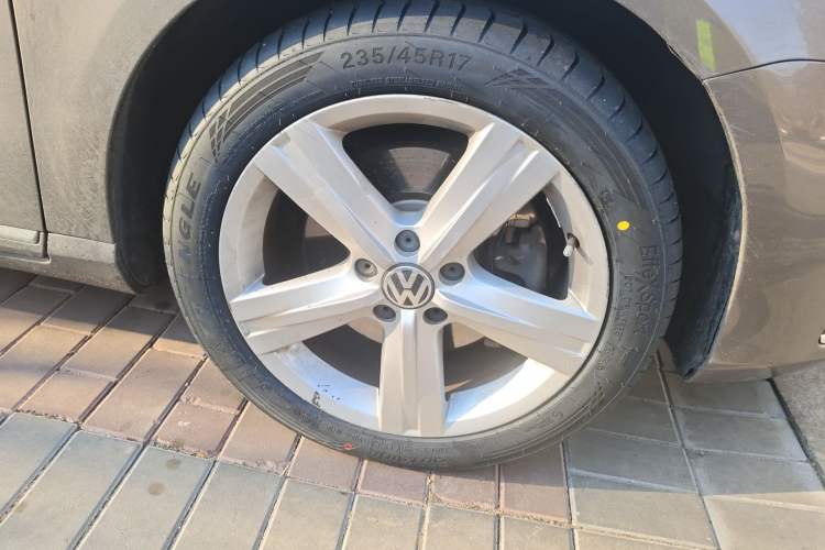 Used Volkswagen Magotan 2016 2.0 TSI Luxury Comfort Version Right Front Wheel Hub