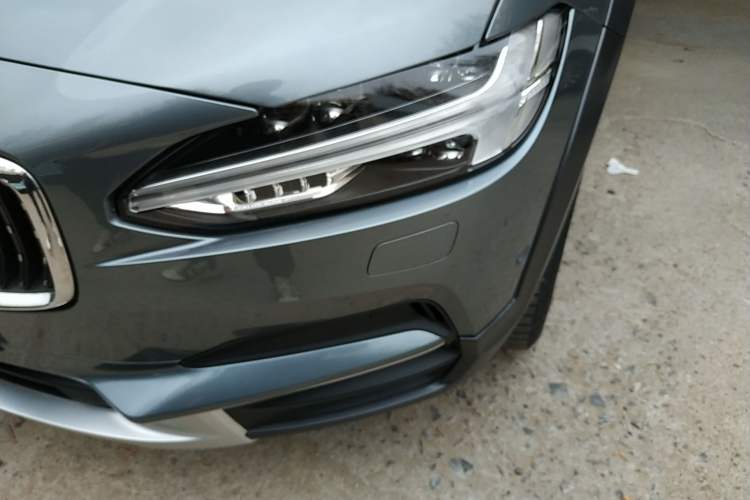 Used Volvo V90 2017 Cross Country T5 AWD Smart Range Edition