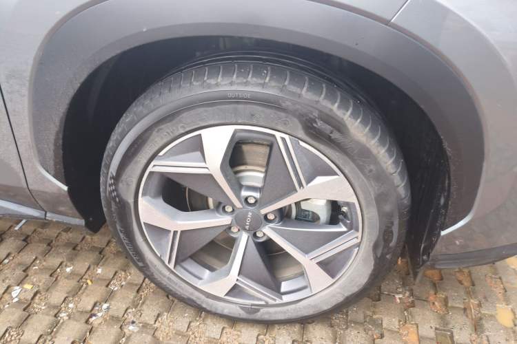 Used AION V 2021 Plus 70 Smart Technology Edition Lithium Iron Phosphate Right Front Wheel Hub