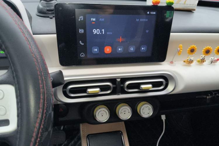 Used Wuling Hongguang MINIEV 2024 3rd Generation 215km Advanced Version Audio And AC Panel