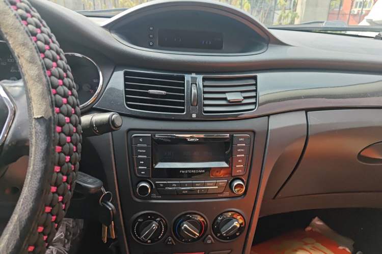 Used Dongfeng Aeolus H30 2014 CROSS 1.5L Automatic Luxury Model
