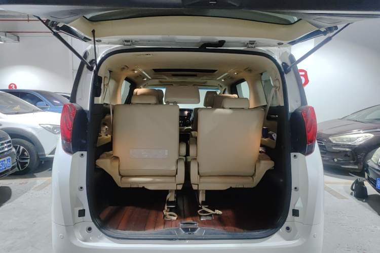 Used Toyota Alphard 2015 3.5L Luxury Edition
