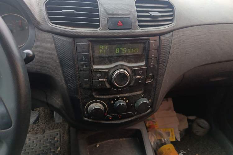 Used Wuling Hongguang 2015 1.2L S Base Model China V Standard Audio And AC Panel