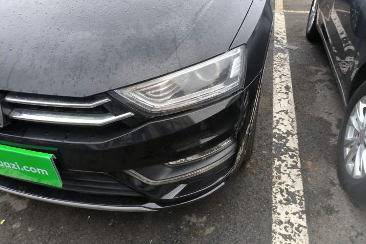 Used Zotye SR7 2016 1.5T CVT Cube Heart Edition China V Standard
