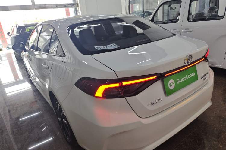 Used Toyota Corolla 2026 Model 1.8L Dual-Engine Elite Edition Exterior 2