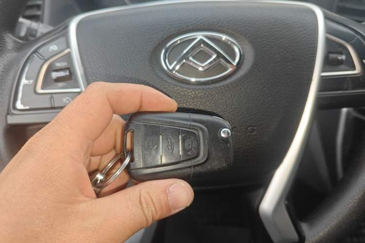 Used SAIC MAXUS Xintu V80 2021 2.0T Manual Classic Aoyuntong 127 PS Mid-axle Mid-roof 6/7/8/9-Seater