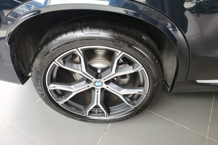 Used BMW X5 2023 xDrive 30Li Luxury M Sport Package Exterior 5