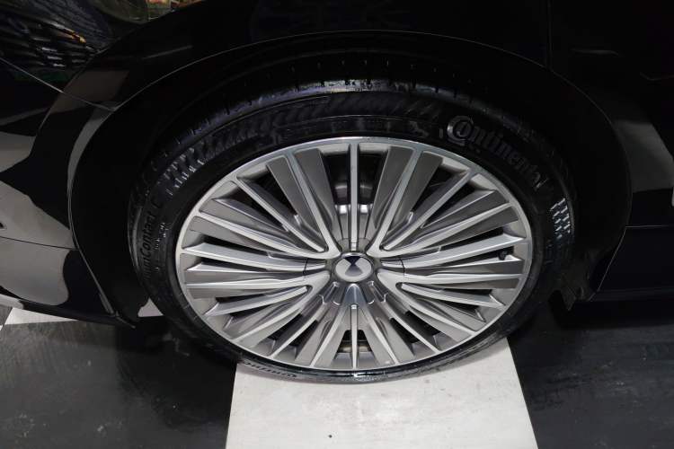 Used Denza Z9 2024 1100 km All-Wheel-Drive Ultra Version
