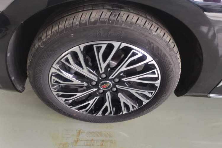 Used Hongqi H5 2025 2.0T Automatic Flag Edition – 500 000 Units Commemorative Version