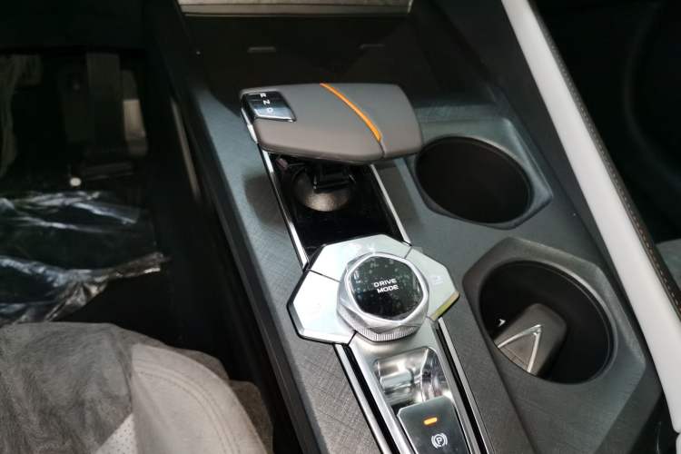 Used CHANGAN UNI-V iDD 2024 Blue Whale Smart Electric iDD 136km ZhiKu Model