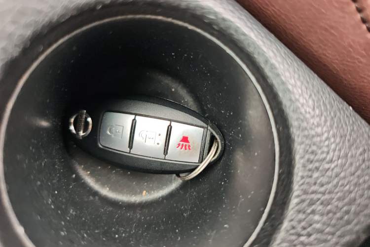 Used Nissan Tiida 2013 1.6L CVT Cool Cafe Edition