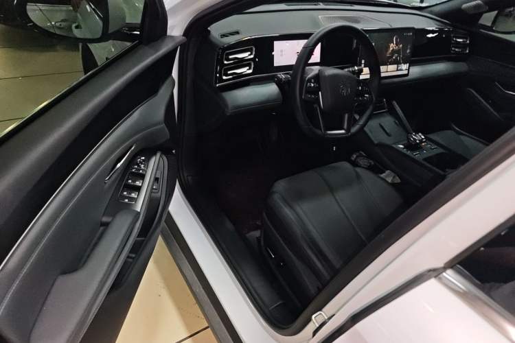 Used BYD Qin L 2025 DM-i Smart Drive 80KM Superior Model
