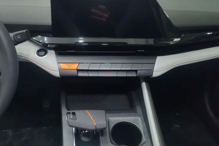 Used Changan UNI-V iDD 2024 Blue Whale Smart Electric iDD 136km ZhiKu Model