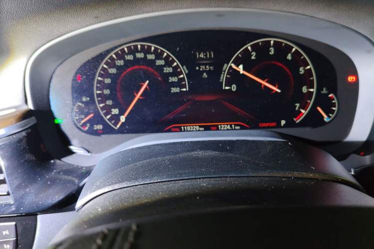 Used BMW 5 Series 2019 525Li Luxury Package Odometer Close Up