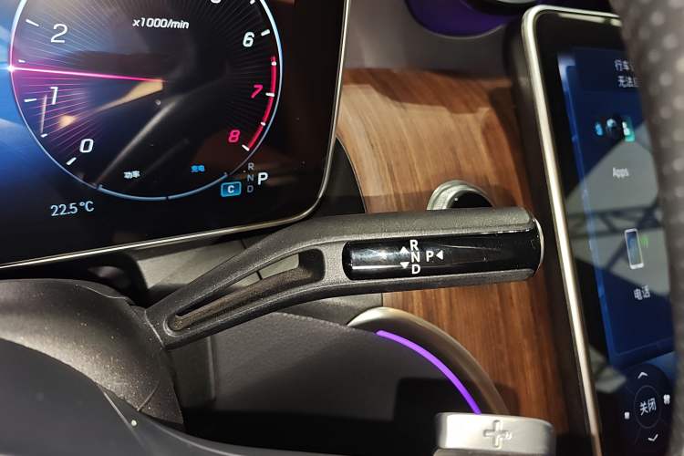 Used Mercedes-Benz GLC 2023 GLC 300 L 4MATIC Dynamic Edition 5-seater Gear Lever