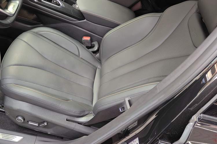 Used Geely Auto Monjaro L 2024 2.0TD DCT EVO Two-Wheel Drive Long-Range Version Left Front Seat