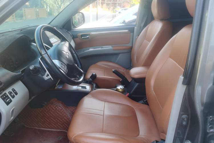 Used Mitsubishi Pajero Sport 2011 3.0L Sport Navigation Edition Left Front Seat