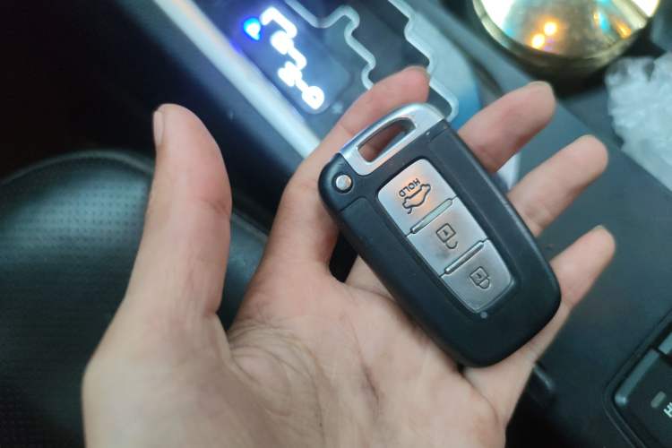 Used Hyundai Sonata 2014 2.4L Automatic Leading Edition China IV Standard Vehicle Key