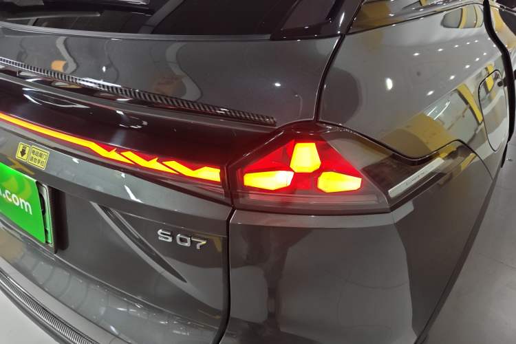 Used Deepal S07 2025 215Max Huawei Qiankun Intelligent Driving ADS SE Range-Extended Version Right Rear Taillight