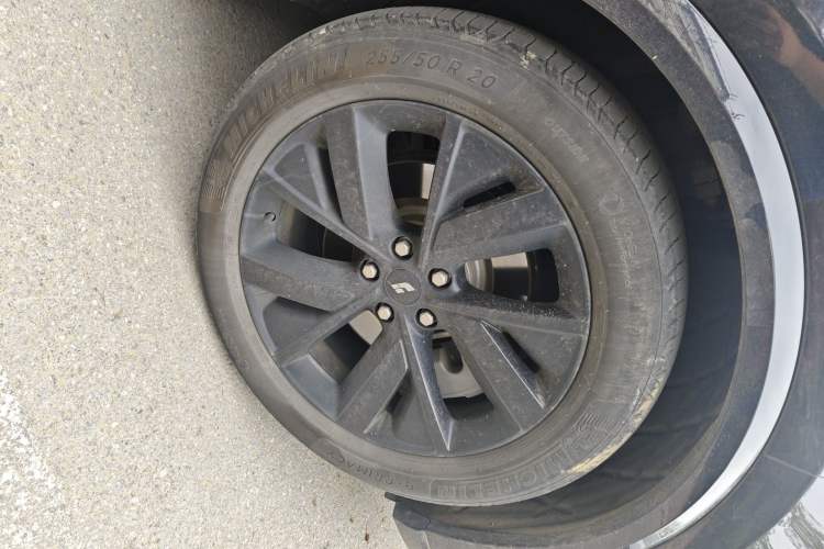 Used Li Auto L8 2023 Pro Model Right Front Wheel Hub