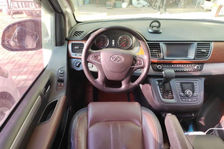 Used SAIC MAXUS G10 2014 2.0T Automatic Luxury Executive Edition
