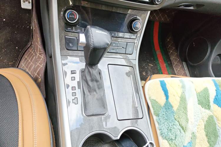 Used Haval H8 2015 2.0T Four-Wheel Drive Luxury Model Gear Lever