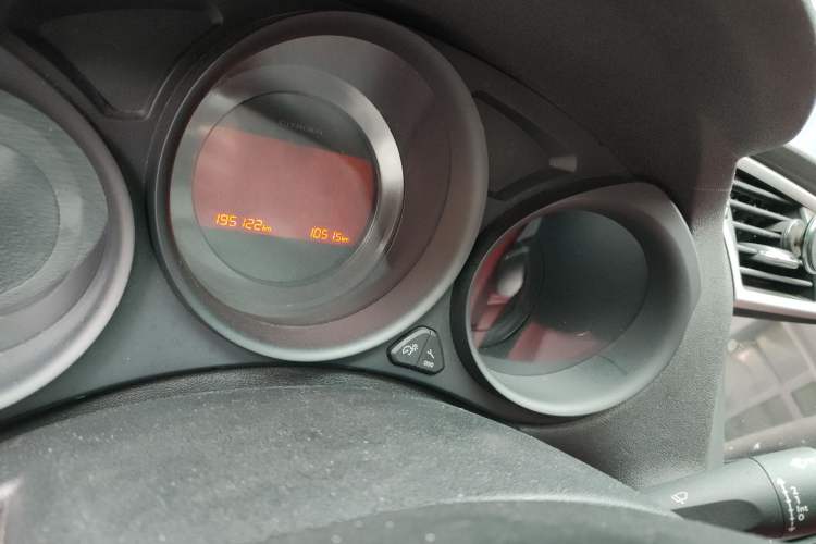 Used Citroen C4L 2014 1.8L Intelligent Drive Automatic Enjoyment Model Odometer Close Up