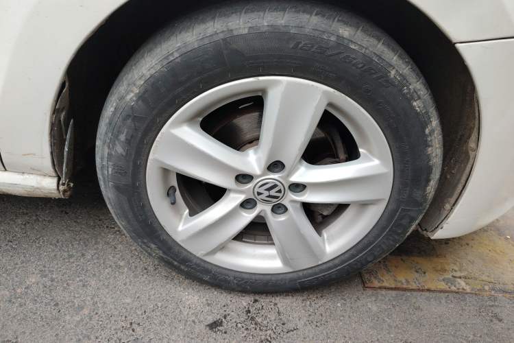 Used Volkswagen Polo 2011 1.4L Automatic ZhiShang Version Right Front Wheel Hub