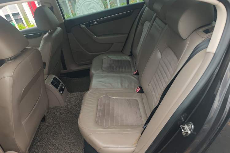 Used Volkswagen Magotan 2012 1.8TSI Prestige Model Left Rear Seat