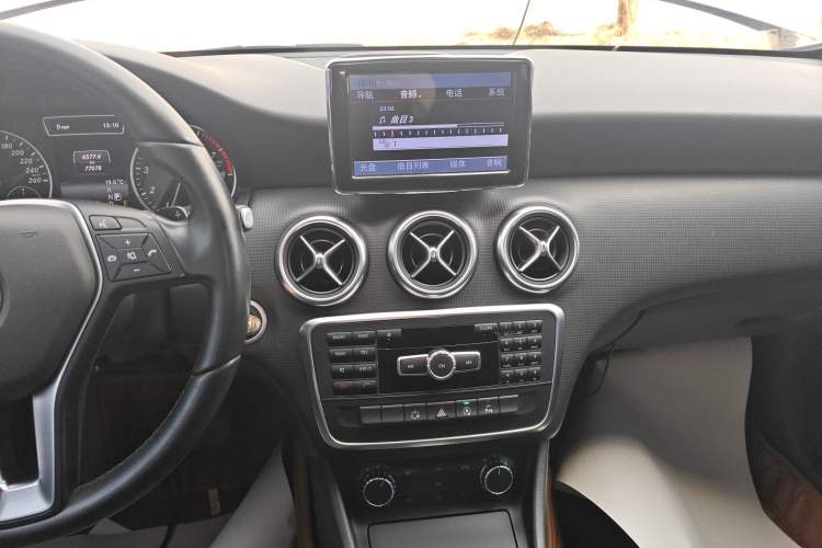 Used Mercedes-Benz A-Class 2015 A 180 Audio And AC Panel