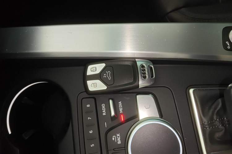 Used Audi A4L 2019 40 TFSI Fashion Edition China VI Emission Standard
