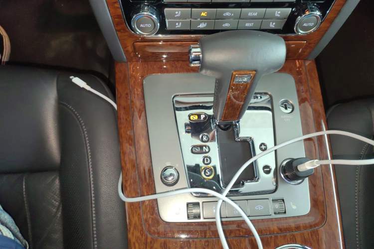 Used Volkswagen Phaeton 2012 3.0L Business Edition Gear Lever