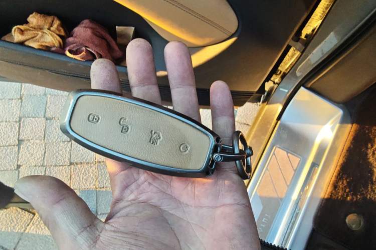 Used Denza D9 2024 DM-i 980 Four-Wheel Drive Prestige Model Vehicle Key