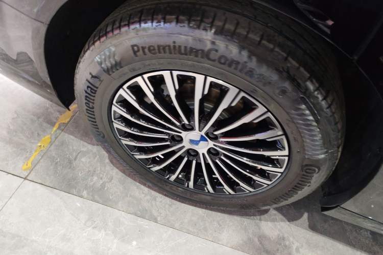 Used Denza D9 2024 DM-i 980 Four-Wheel Drive Prestige Model Exterior 5