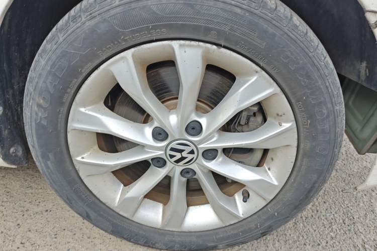 Used Volkswagen Golf 2011 1.4 TSI Comfort Travel Edition Right Front Wheel Hub