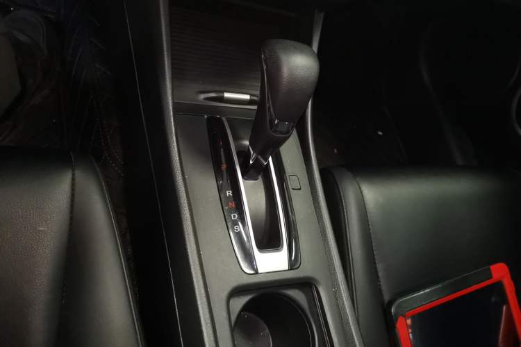 Used Honda Jade 2017 1.8L automatic Comfort version 5 seats Gear Lever