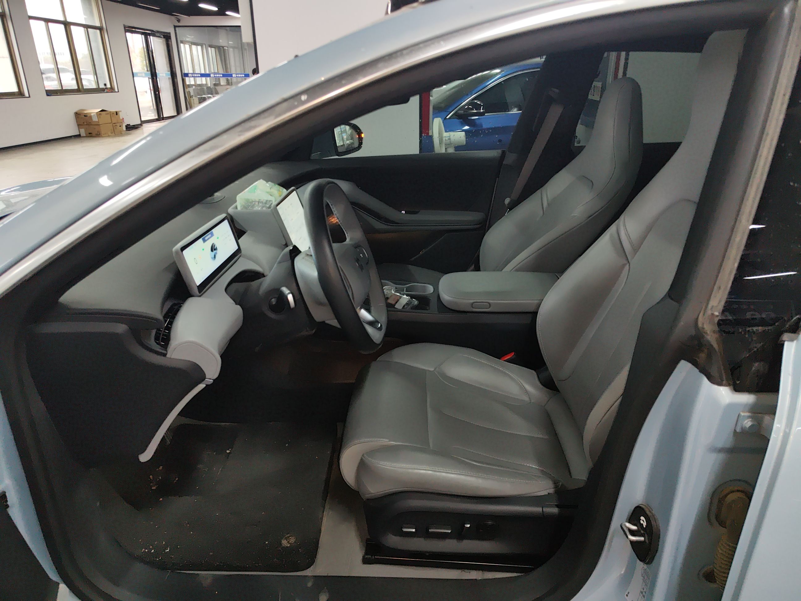 Переднее сиденье в автомобиле