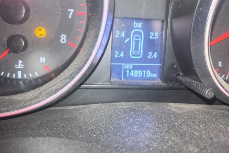 Used Haval H6 2017 Blue Label Sport Edition 1.5T Manual Two-Wheel Drive Elite Model Odometer Close Up