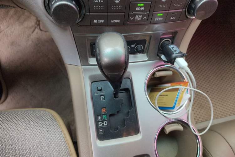 Used Toyota Highlander 2013 2.7L Two-Wheel Drive 7-Seater Zijin Edition
