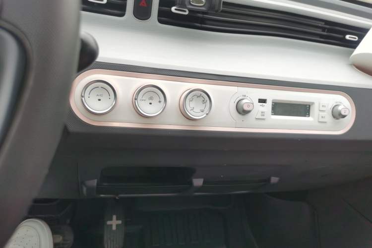 Used Wuling Hongguang MINIEV 2021 Macaron Premium Model – Lithium Iron Phosphate Audio And AC Panel