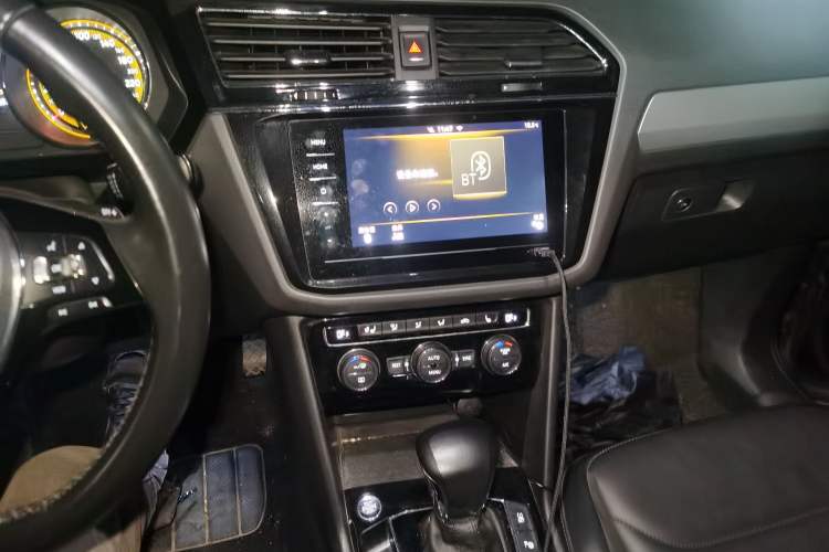 Used Volkswagen Tiguan L 2019 Revised 330TSI Automatic Two-Wheel Drive Smart & Luxury Edition China VI Standard Audio And AC Panel