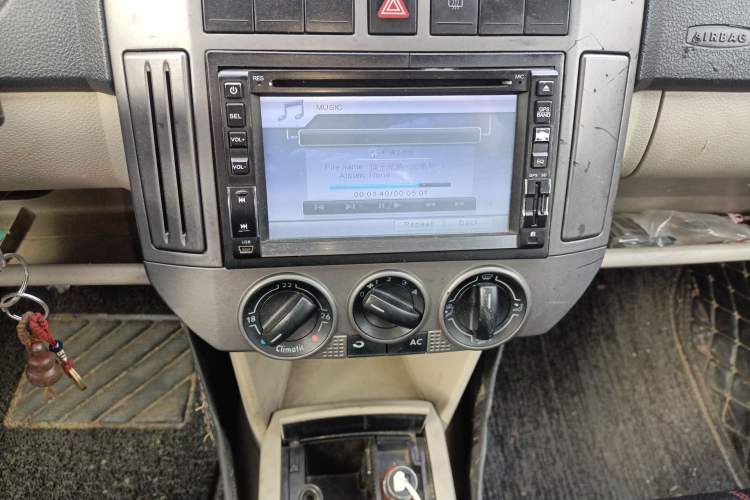 Used Volkswagen Polo 2011 Jingqu 1.4L Manual Shishang Edition Audio And AC Panel