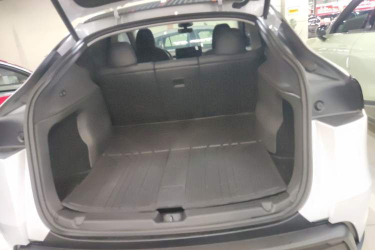 Used Tesla Model Y 2025 Rear-Wheel-Drive Version