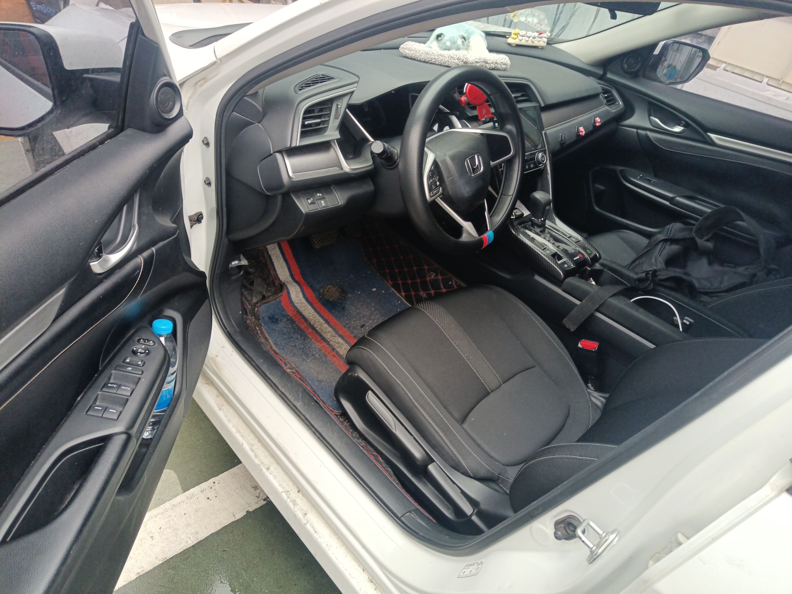 Переднее сиденье в автомобиле