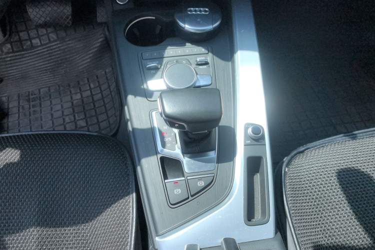 Used Audi A4L 2019 40 TFSI Fashion Version China V