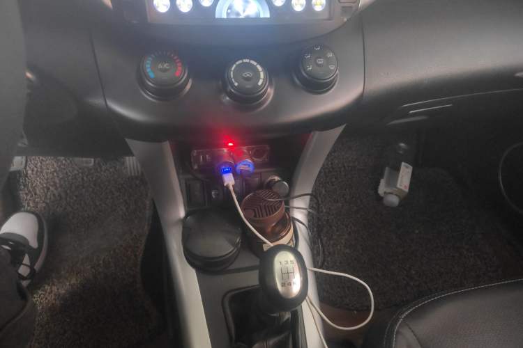 Used Lifan Auto X60 2012 Discovery Edition 1.8L Manual Luxury Model
